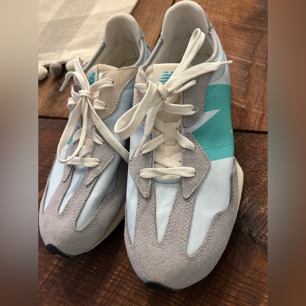 New Balance 327 Kids' Sneakers- Gray and Teal.  Kids size 7- Women’s  8.5 - Picture 5 of 7